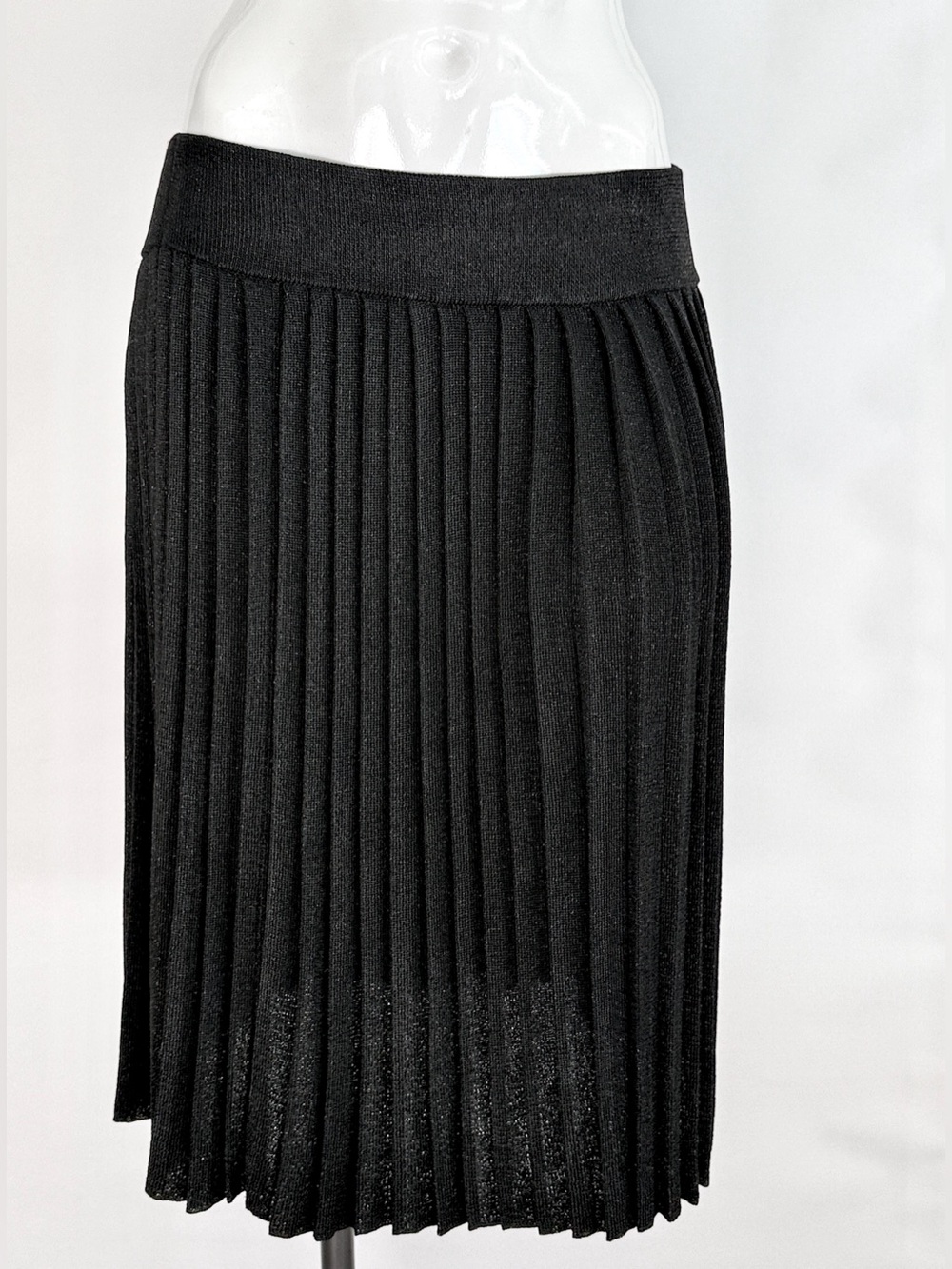 Halston Heritage metallic Black Pleated knit Midi Skirt - size S